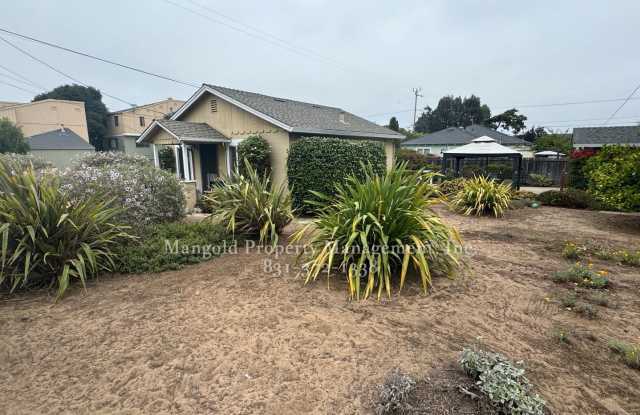2-Bed 1-Bath Home with Large Fenced Yard Gallery 3