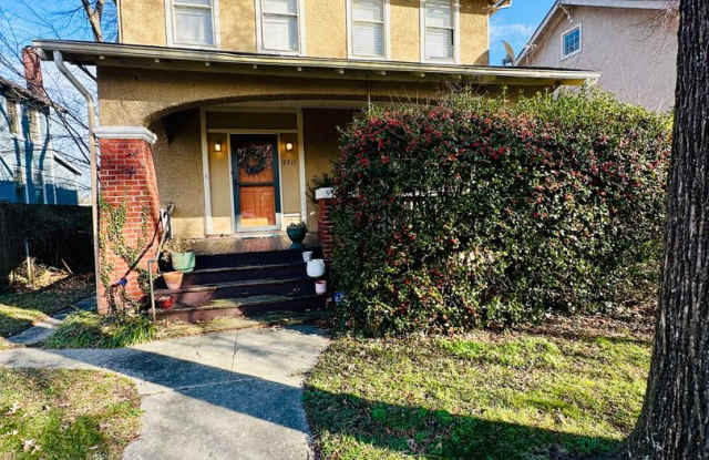 Gorgeous 4bdrm/1.5bth Home Located on Seminary Avenue in Richmond's North Side!! photos photos