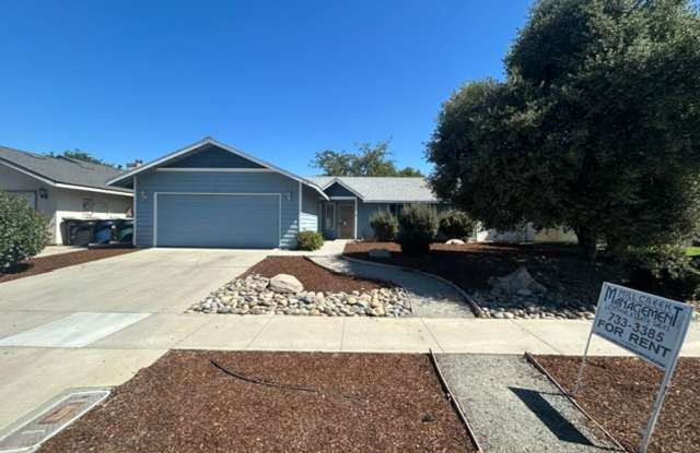 3 Bedroom 2 Bathroom Home in Tulare! $600 off First Month's Rent!!! photos photos