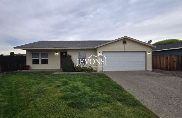 Coming soon! Spacious 3-Bed, 2-Bath Home in Yakima with Fenced Yard and 2-Car Garage Gallery 1