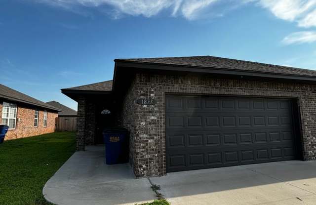 3 br 2 ba duplex with 2 car garage! photos photos