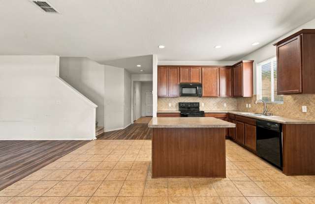 8955 Oakwood Park Gallery 3