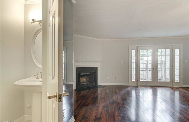 4635 Lawndale Drive Gallery 4