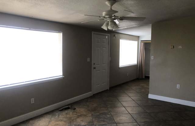 6364-6366 Smoketree Ave - 6366 Gallery 4