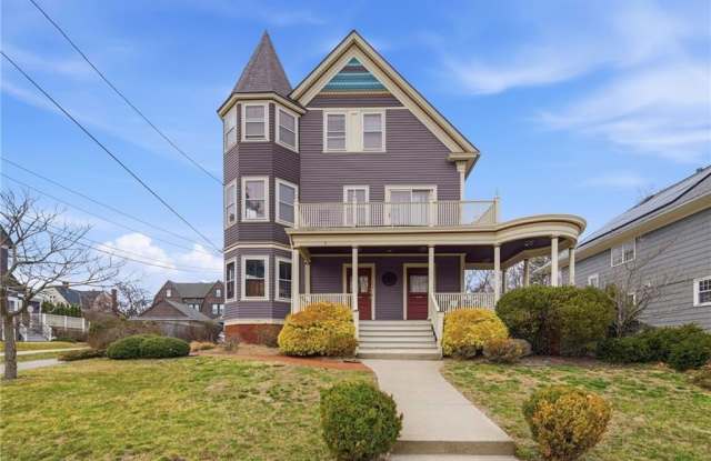 135 Columbia Avenue unit: 3 photos photos