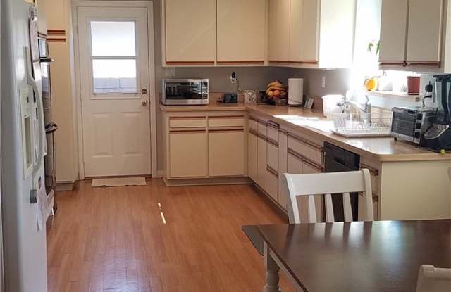 4816 White Court Gallery 4
