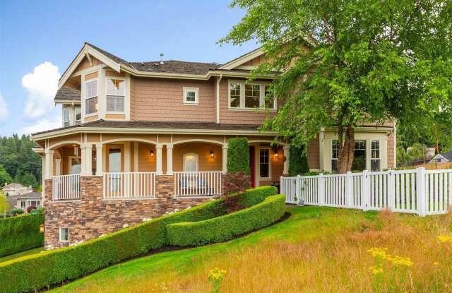 Impeccably Maintained Home, Unbeatable Views From Almost Every Room! Gallery 3