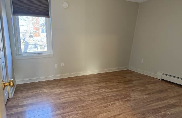 10 Avon Pl - 10 Avon Place, Portland, ME 04101