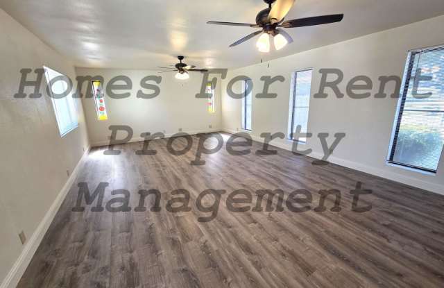 Beautiful 5 Bedroom 2 Bath Home on Cul-De-Sac Gallery 4