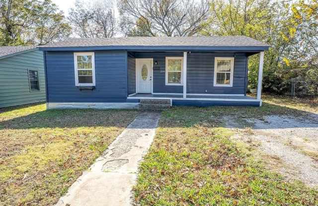 208 3rd Street - 208 3rd Street, Whitesboro, TX 76273