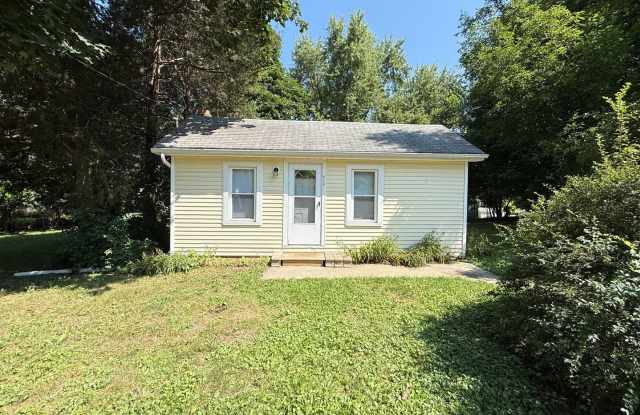 2-Bedroom Single-Family Home in Vandercook Lake Gallery 1