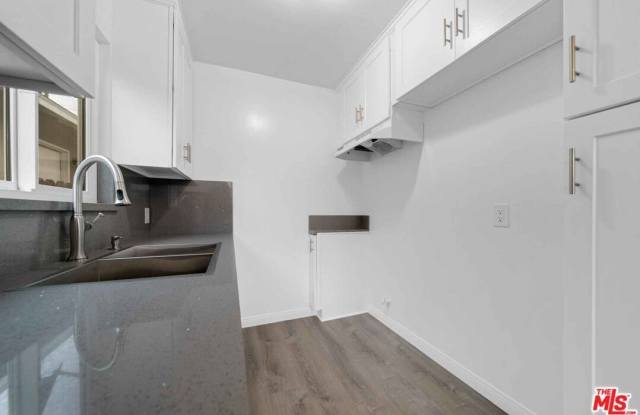 1712 N Hollywood Way photos photos