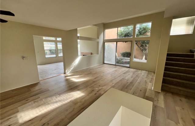12 Bahia - 12 Bahia, Irvine, CA 92614