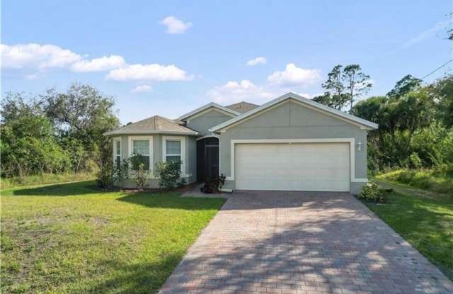 2802 40th St SW photos photos