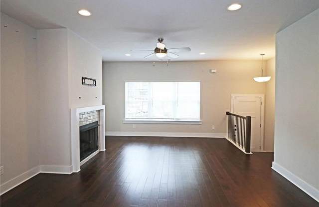 2163 Wiggins Walk Gallery 2