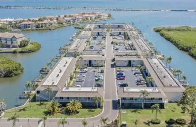 8811 Bay Pointe Drive Gallery 2
