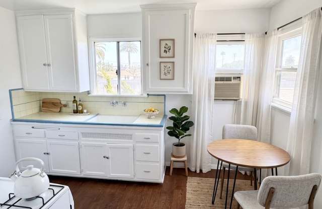 1816 Hillhurst Ave photos photos
