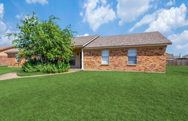 1111 N Nolan River Road Gallery 1