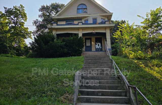 954 Hawthorne Gallery 1