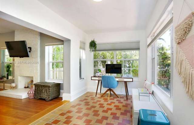 452 Southwest 26th Road Gallery 3