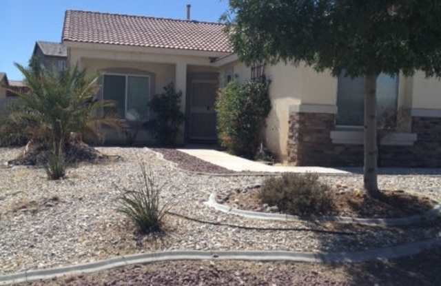 4 BEDROOM VICTORVILLE HOME NEAR FREEWAY, SHOPPING & SCHOOLS! Gallery 3