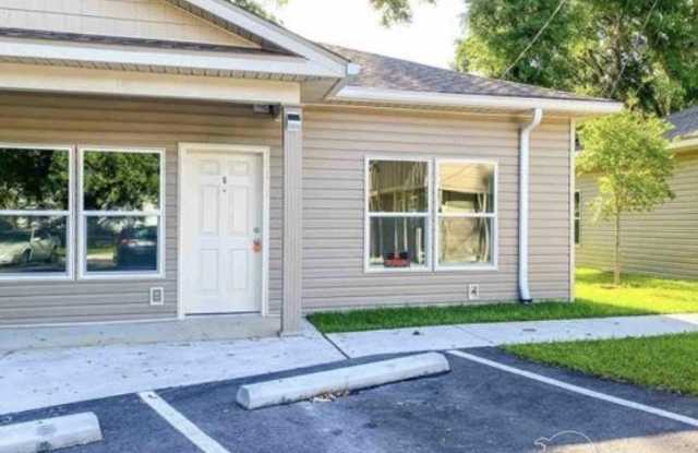 2425 E Johnson Ave Gallery 1