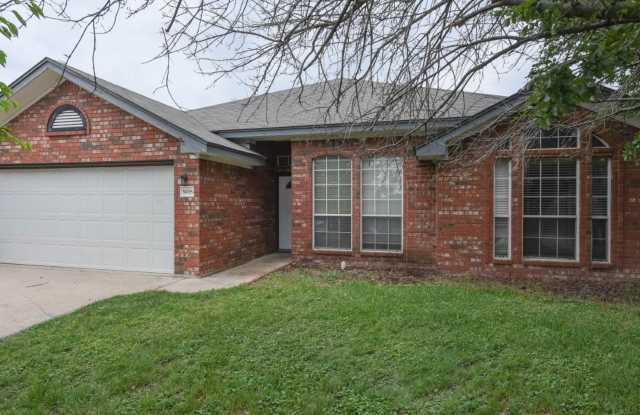 Spacious 3-Bed with Office & Cozy Fireplace! Gallery 4