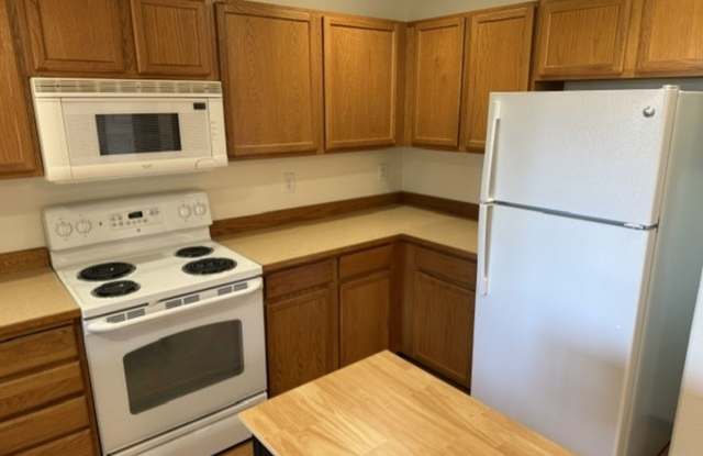 Cute rambler on corner lot with attached 2 car garage and fenced backyard Gallery 4