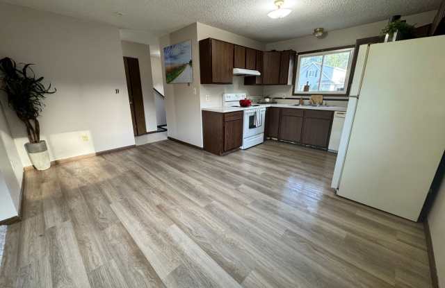 3 bed, 1.5 bath duplex for rent in Cedar Falls AVAILABLE IMMEDIATELY Gallery 3