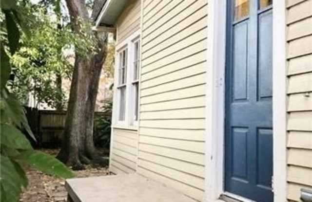 2335 CONSTANCE (REAR) Street photos photos