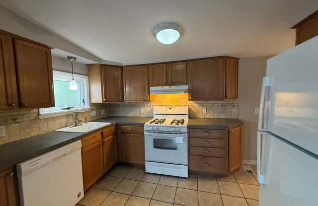 Charming 2-Bedroom Home in Godwin Heights – Great Location! photos photos
