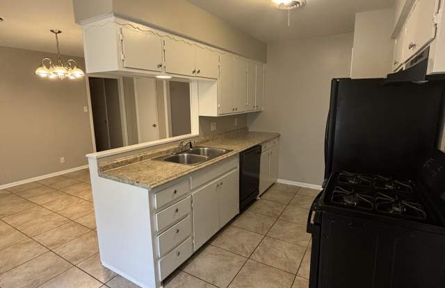 4817 Greenfield Dr Gallery 3