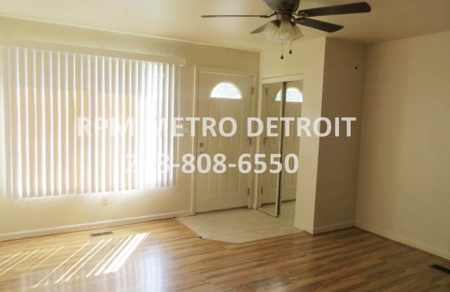 7401 Evergreen Gallery 3