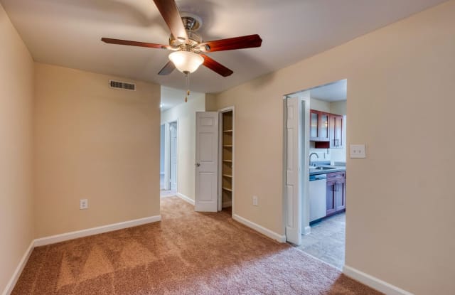 Oakton Park Apartments Gallery 3