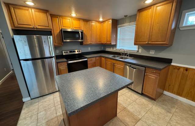 4 Bedroom 2 Bathroom Heart of Mount Vernon Gallery 4