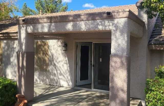 Beautiful 2 bedroom 2 bath home in Del Webb 55-Plus at Horizon Ridge! Gallery 4