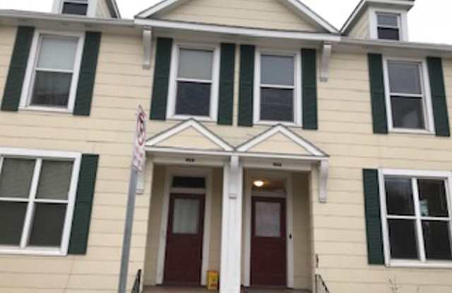 Duluth, MN - 4 Bedroom - 1 Bathroom - Close to UMD  CSS - 904 East 4th Street, Duluth, MN 55805