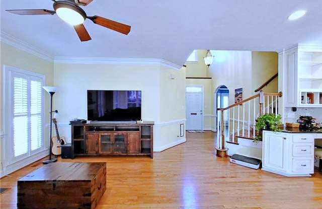 2519 S Edgewater Drive Gallery 4