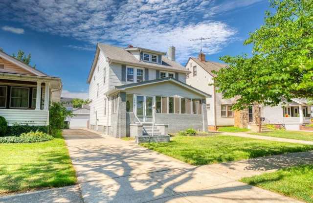 Lakefront 4-Bedroom Home for Rent in Euclid, OH photos photos
