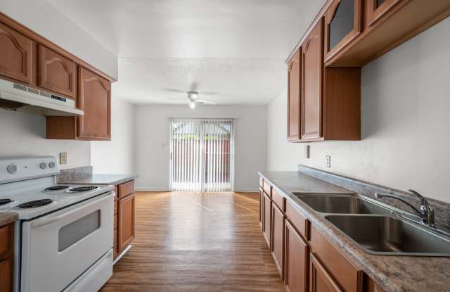 Townhome in Virginia Beach with Garage Gallery 4
