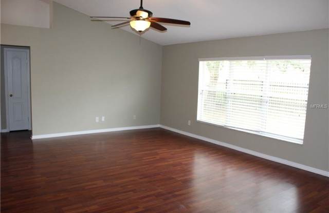 918 CORK OAK LANE Gallery 4