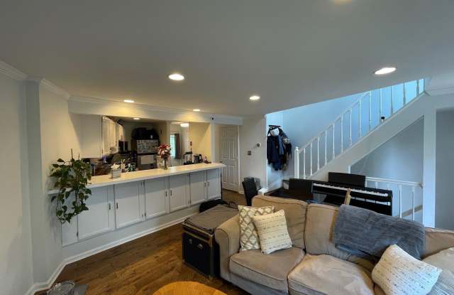 7321 CASTLEBERG COURT - 7321 Castleberg Court, Kingstowne, VA 22315