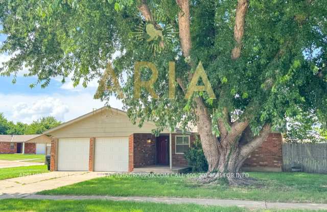 *AVAILABLE FOR IMMEDIATE MOVE IN* 2 Bed/1.5 Bath Single Family Home Near Buck Thomas Park in Moore! photos photos