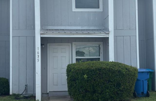 1635 N James Ave photos photos