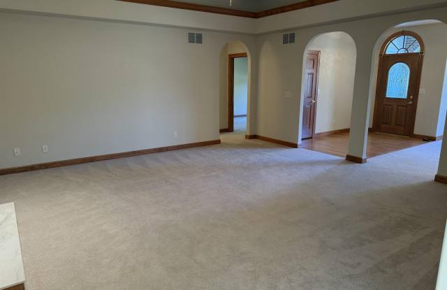 6800 Ironwood Drive Gallery 2