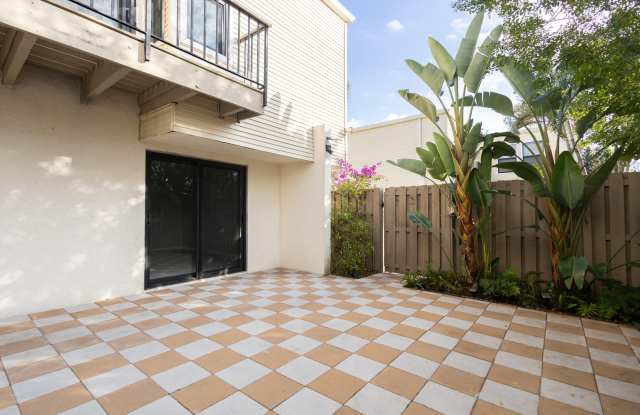 1640 Shaker Circle photos photos