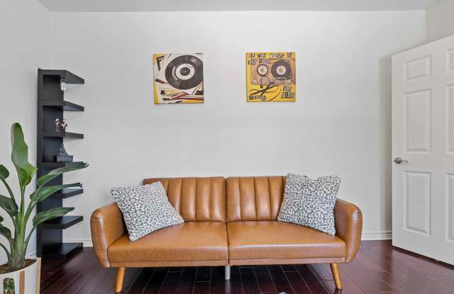 7016 Playa Gallery 2