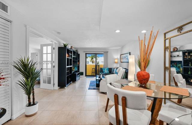 1334 Collins Ave Gallery 2