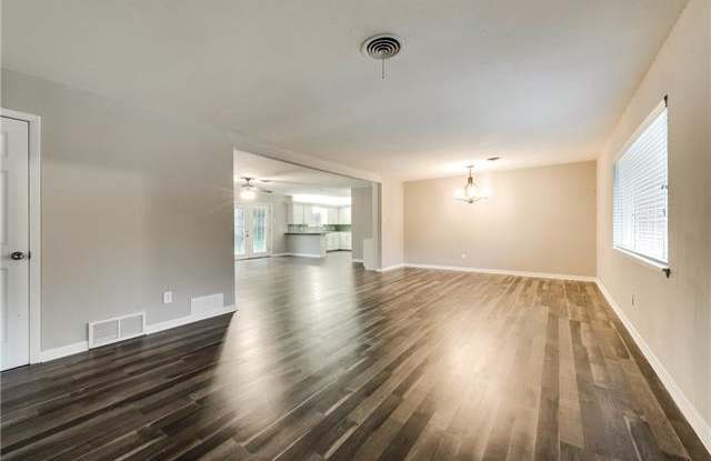 5528 Westcreek Drive Gallery 3