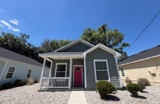 3 Bedroom, 2 Bathroom Home – Historic Downtown Gainesville photos photos